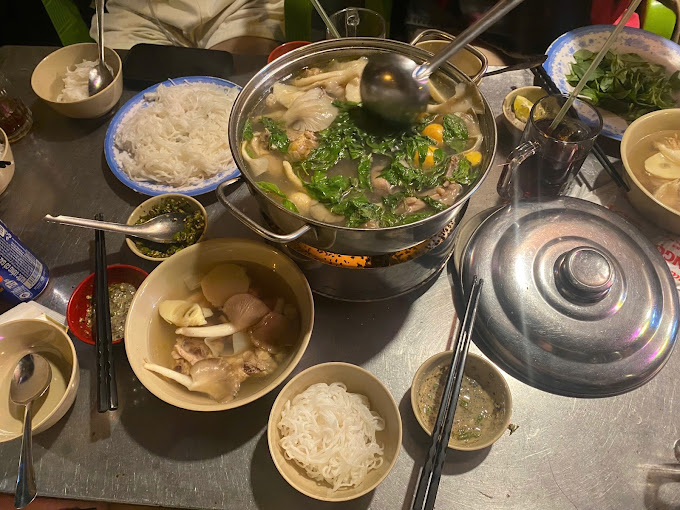 Quán gà lá é hội ngộ