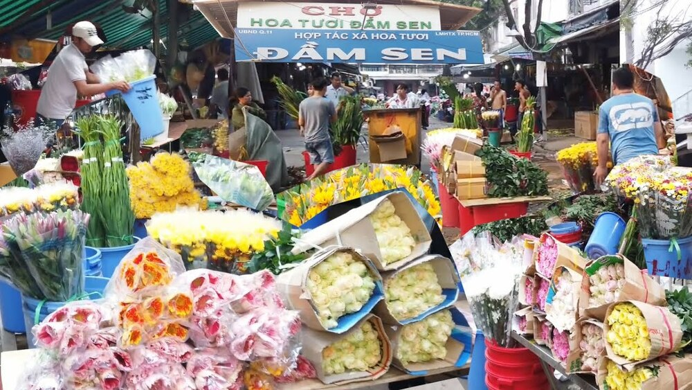Chợ hoa đầm sen