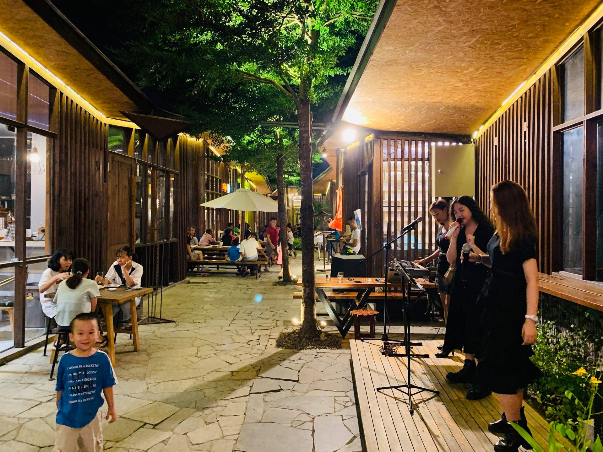 Acoustic tại oishi town